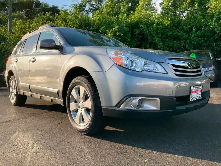 2011 Subaru Outback 2.5i Premium photo 1