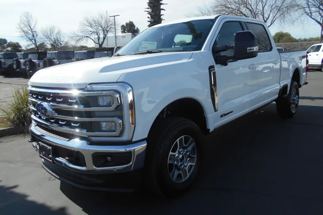 2025 Ford F-350 Lariat photo 1
