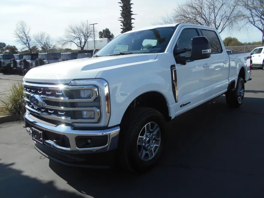 2025 Ford F-350 Lariat photo 1