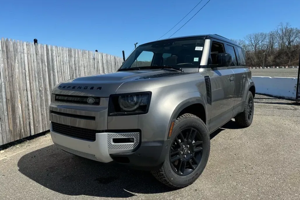 2025 Land Rover Defender 110 S photo 1