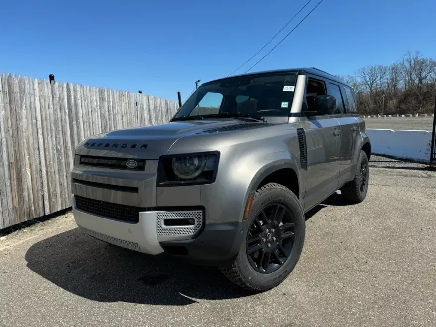 2025 Land Rover Defender 110 S photo 1