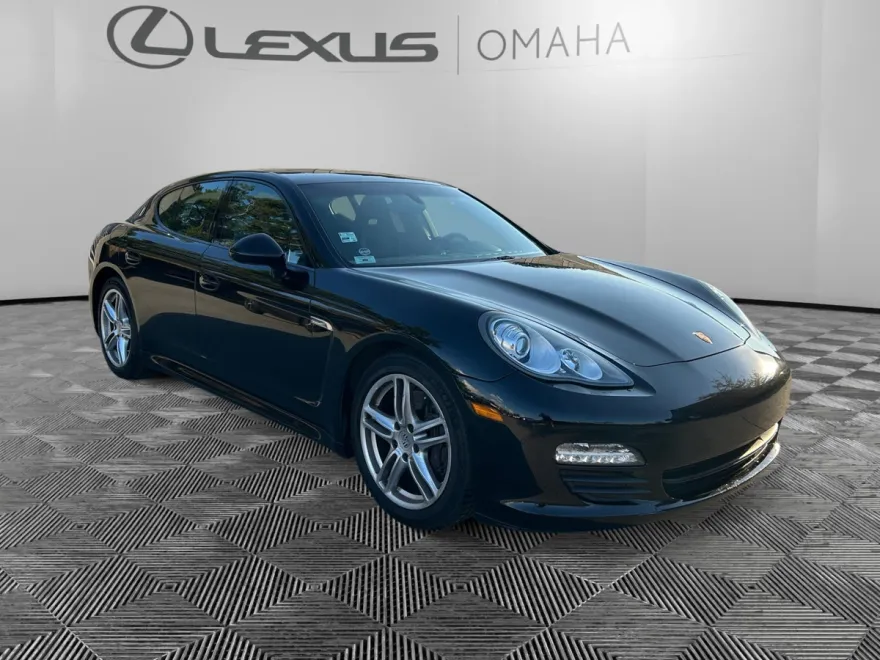 2012 Porsche Panamera 4 photo 1