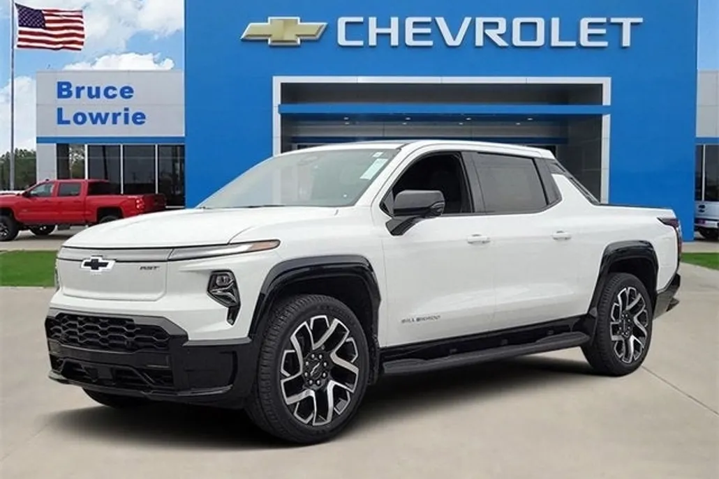 2024 Chevrolet Silverado EV RST photo 1