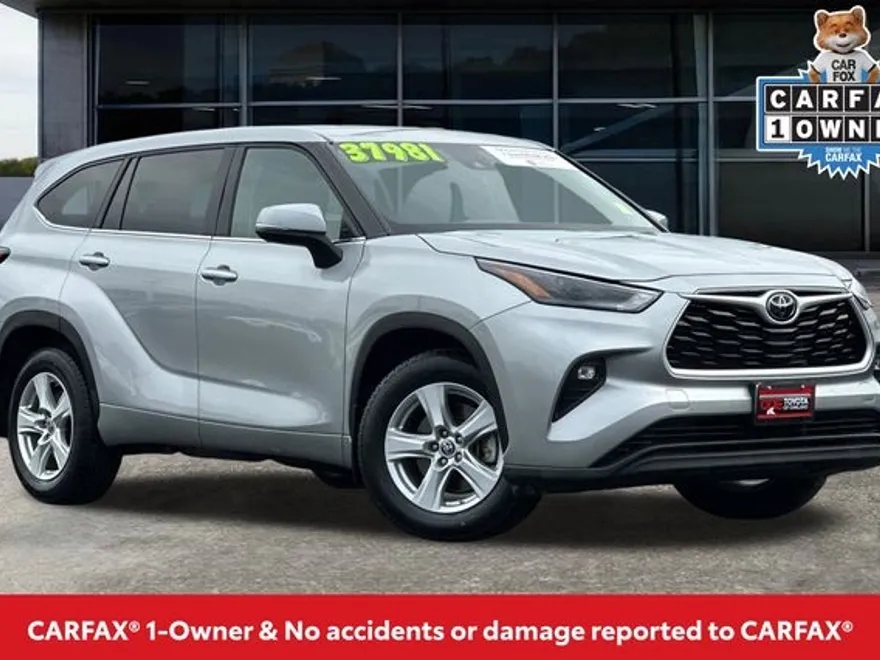 2024 Toyota Highlander LE photo 1