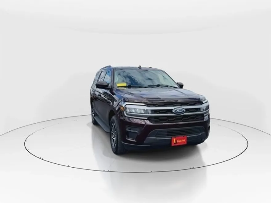 2024 Ford Expedition XLT photo 2