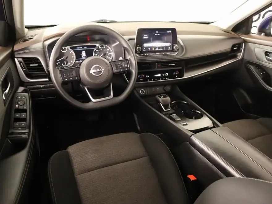 2023 Nissan Rogue SV photo 1