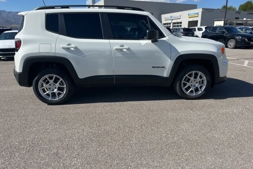 2023 Jeep Renegade Latitude photo 1