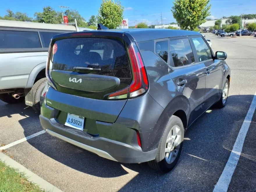 2023 Kia Soul LX photo 1