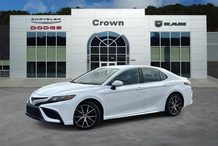 2021 Toyota Camry SE photo 1