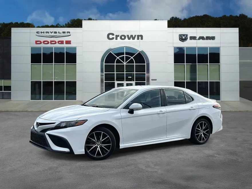 2021 Toyota Camry SE photo 1