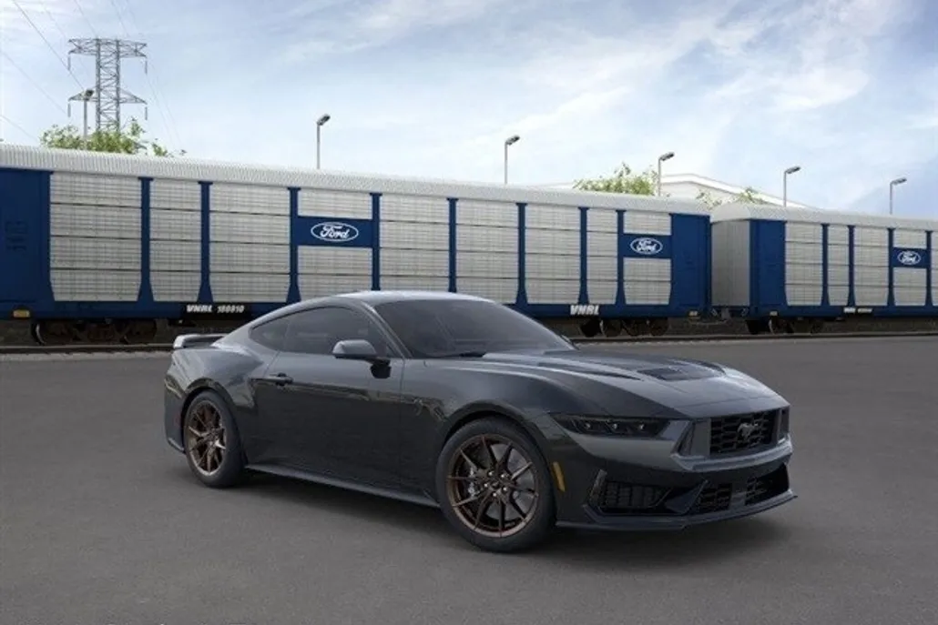 2025 Ford Mustang Dark Horse photo 1