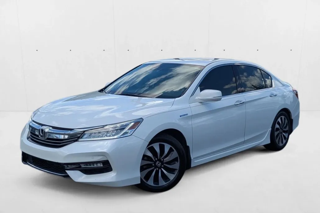 2017 Honda Accord Hybrid Touring photo 1