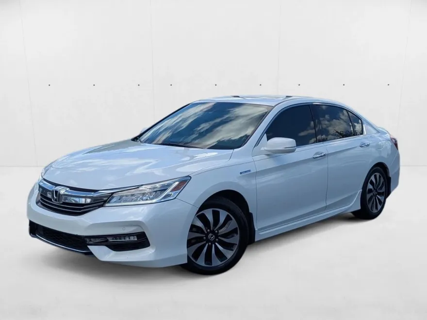2017 Honda Accord Hybrid Touring photo 1