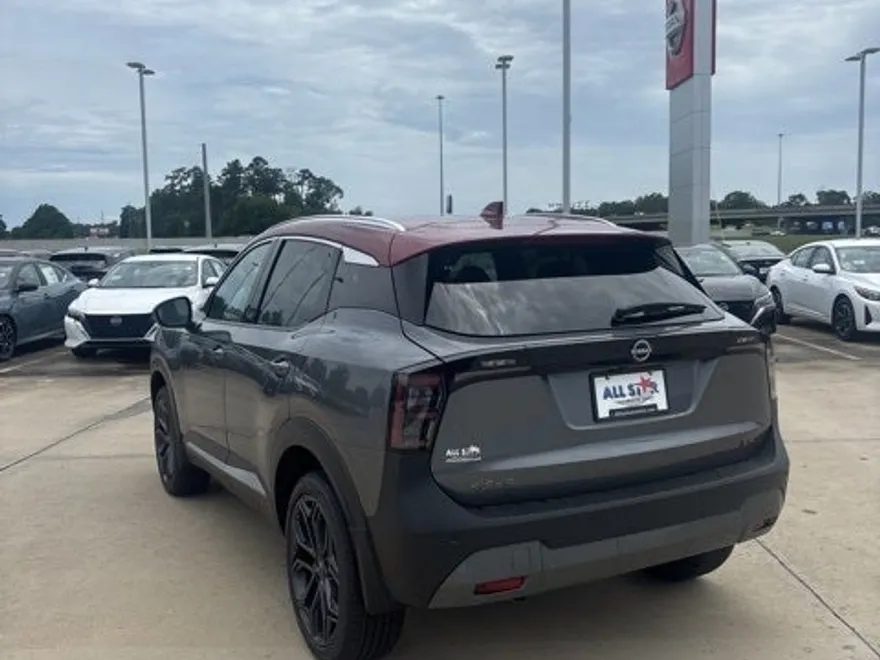 2025 Nissan Kicks SR photo 1