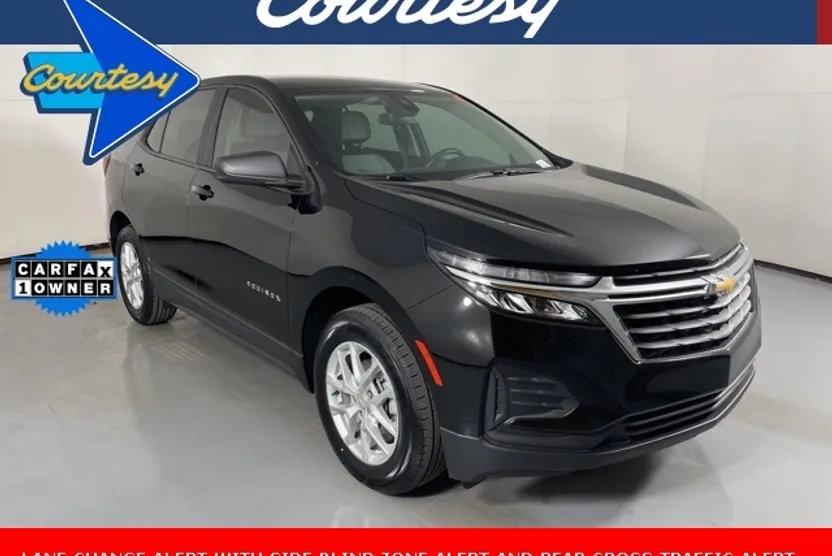 2023 Chevrolet Equinox LS photo 1