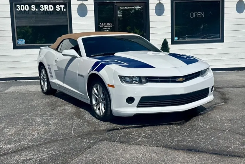 2015 Chevrolet Camaro 1LT photo 1