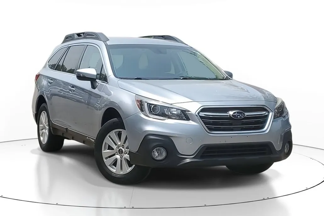 2018 Subaru Outback Premium photo 1
