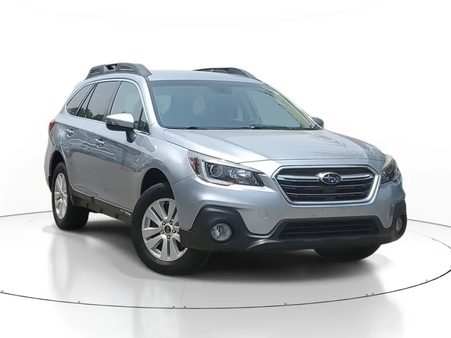 2018 Subaru Outback Premium photo 1