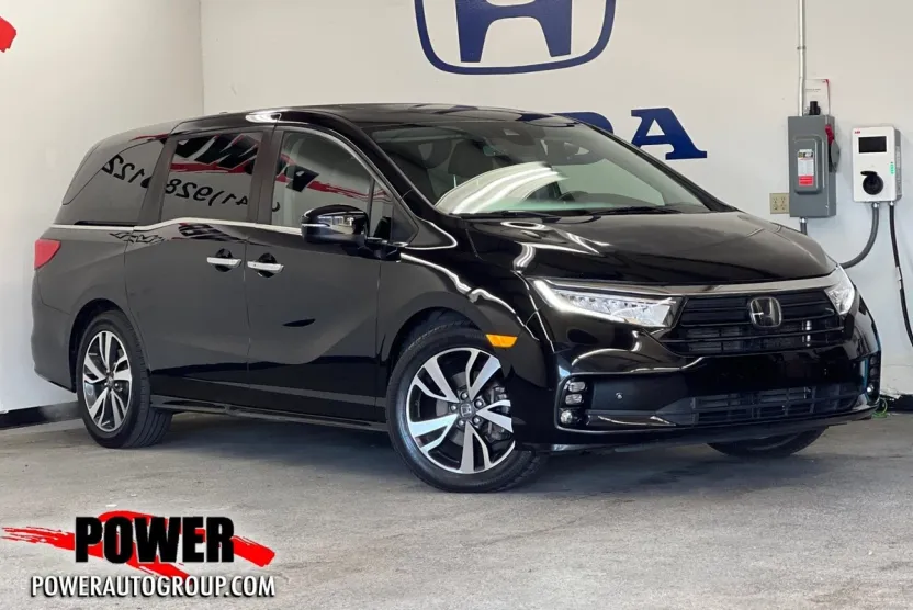 2021 Honda Odyssey Touring photo 1