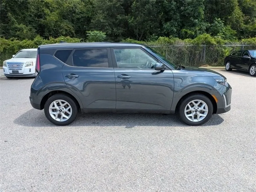 2024 Kia Soul LX photo 1