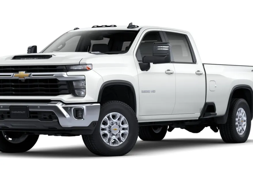 2025 Chevrolet Silverado LT photo 1