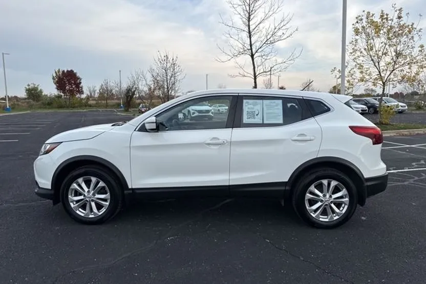 2018 Nissan Rogue Sport S photo 1