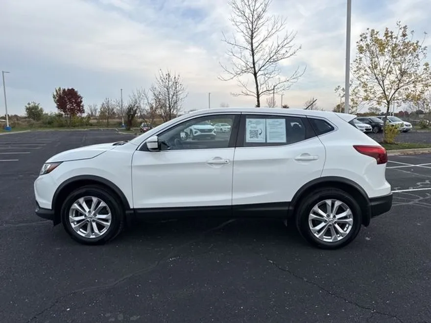 2018 Nissan Rogue Sport S photo 1