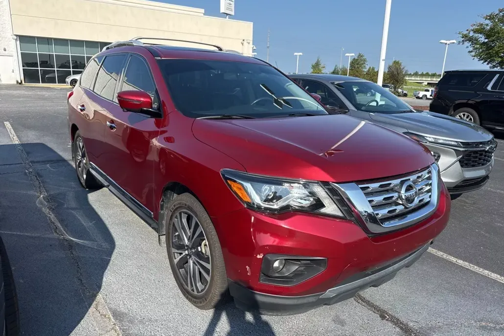 2018 Nissan Pathfinder Platinum photo 1