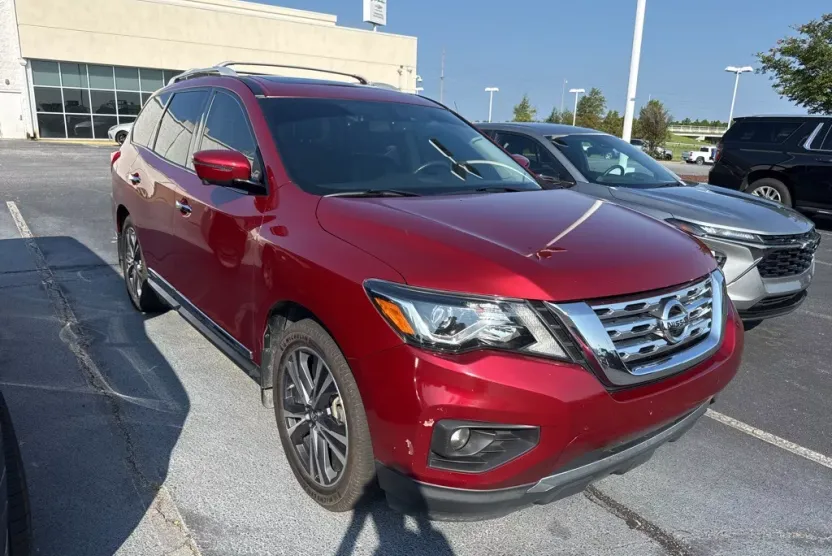 2018 Nissan Pathfinder Platinum photo 1
