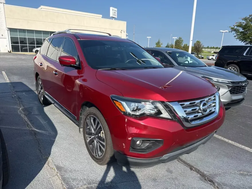 2018 Nissan Pathfinder Platinum photo 1