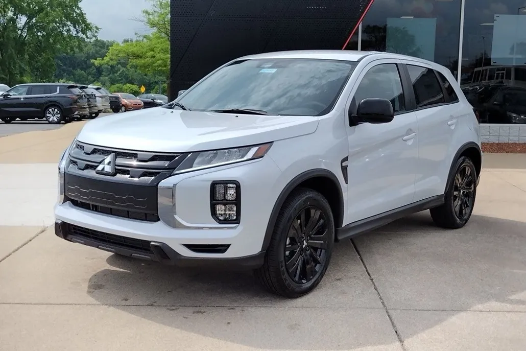 2025 Mitsubishi Outlander Sport LE photo 1