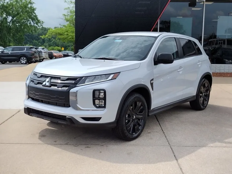 2025 Mitsubishi Outlander Sport LE photo 1