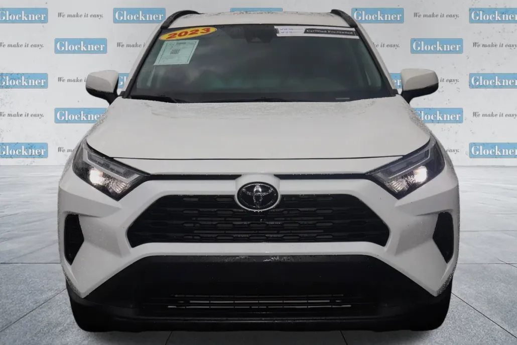 2023 Toyota RAV4 XLE photo 1