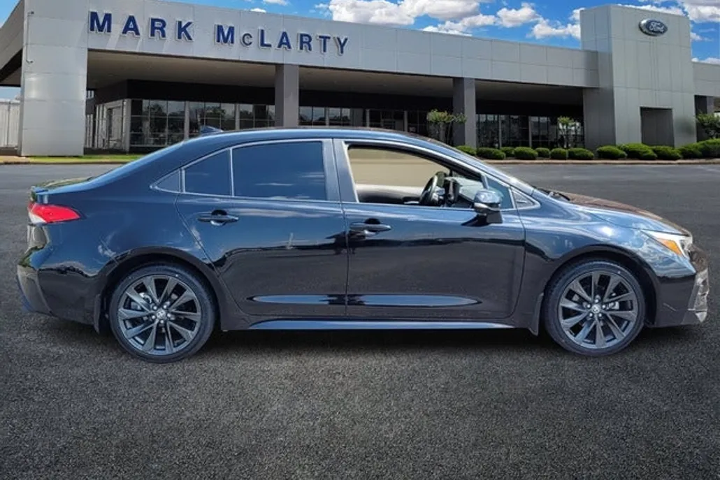 2024 Toyota Corolla SE photo 1