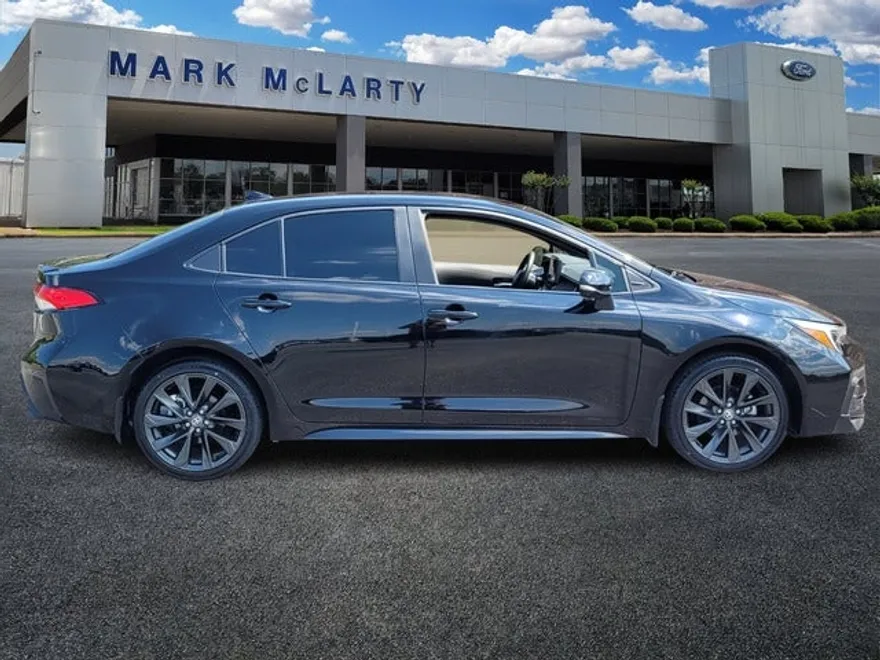 2024 Toyota Corolla SE photo 1