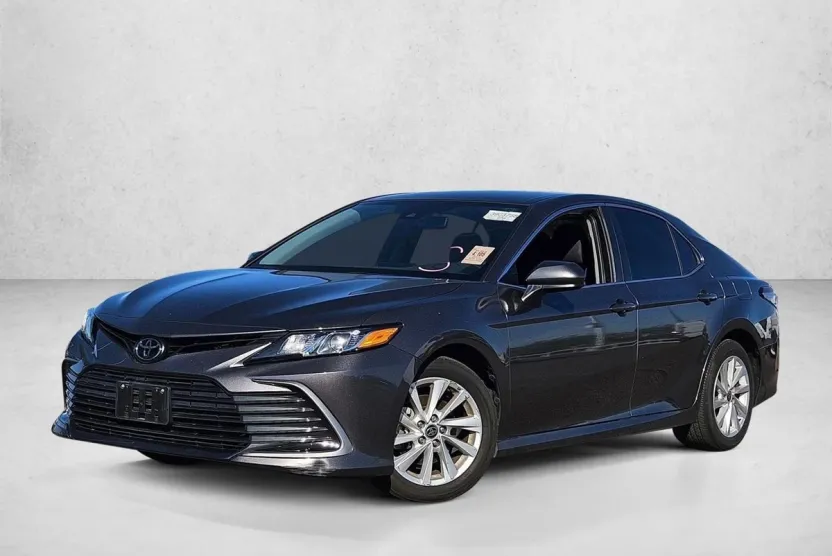 2023 Toyota Camry LE photo 1