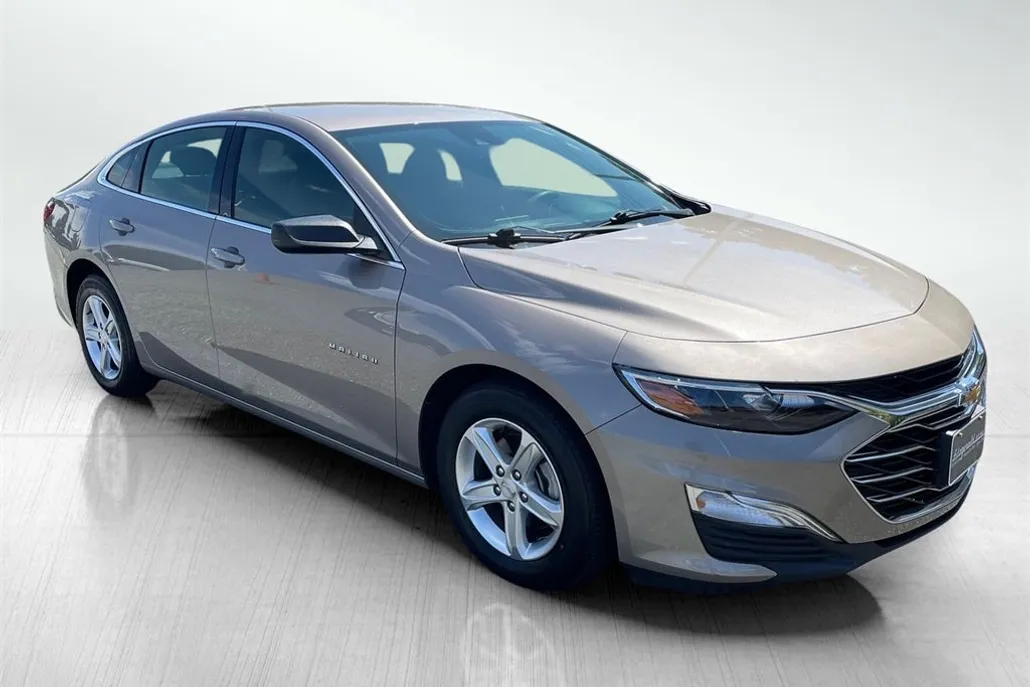 2023 Chevrolet Malibu photo 1