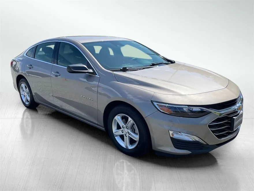 2023 Chevrolet Malibu photo 1