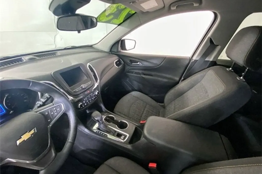 2023 Chevrolet Equinox LT photo 1
