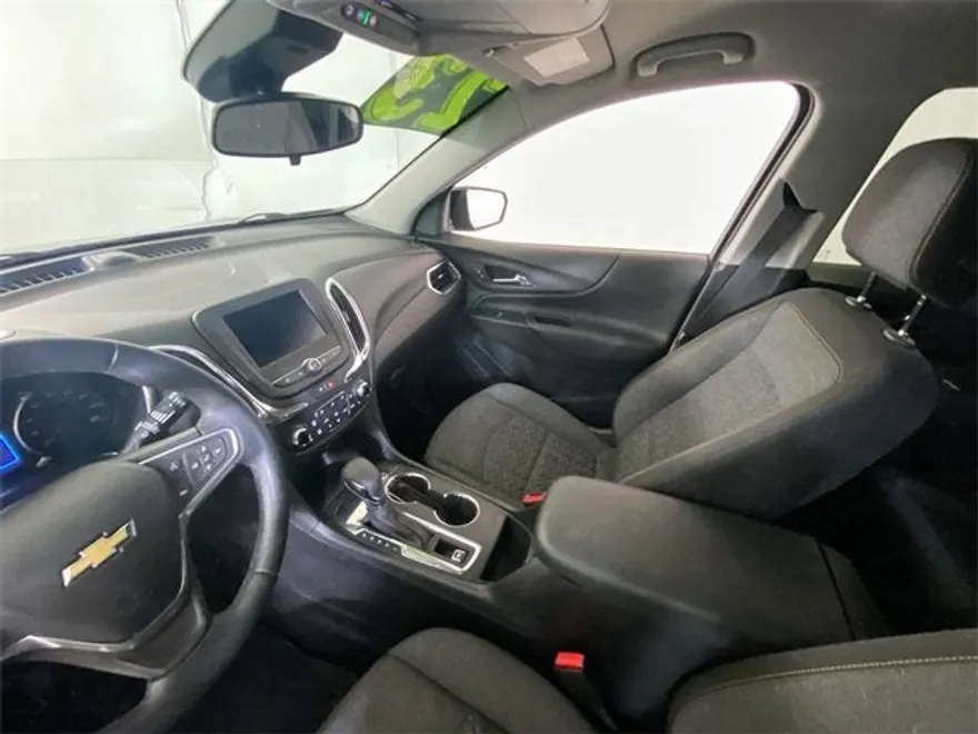 2023 Chevrolet Equinox LT photo 1