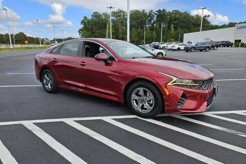 2023 Kia K5 LXS photo 1