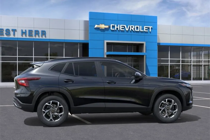 2025 Chevrolet Trax LT photo 1
