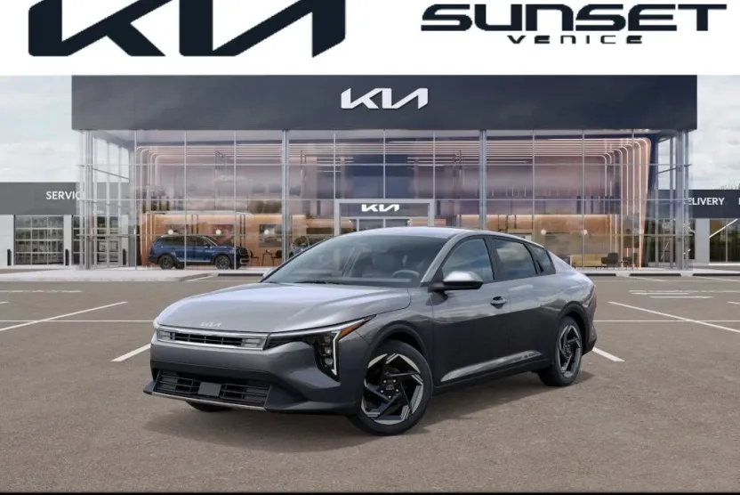 2025 Kia K4 EX photo 1
