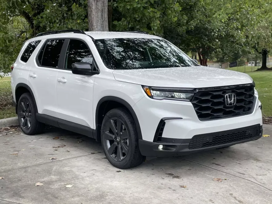 2025 Honda Pilot Sport photo 1