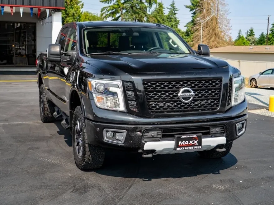 2016 Nissan Titan S photo 1