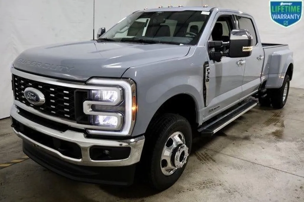 2026 Ford F-350 Lariat photo 1