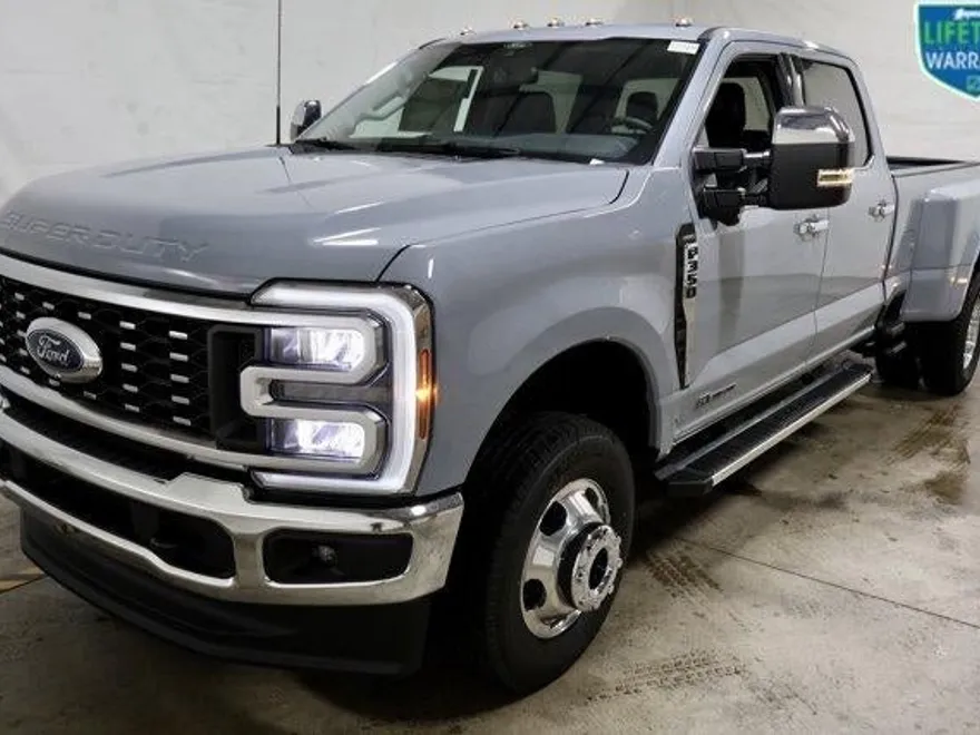 2026 Ford F-350 Lariat photo 1