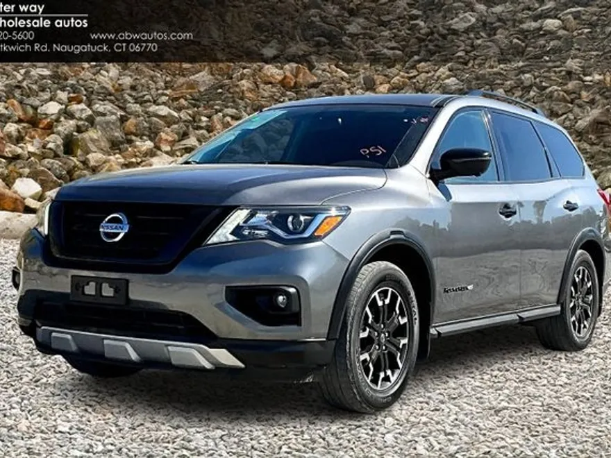 2019 Nissan Pathfinder SL photo 1