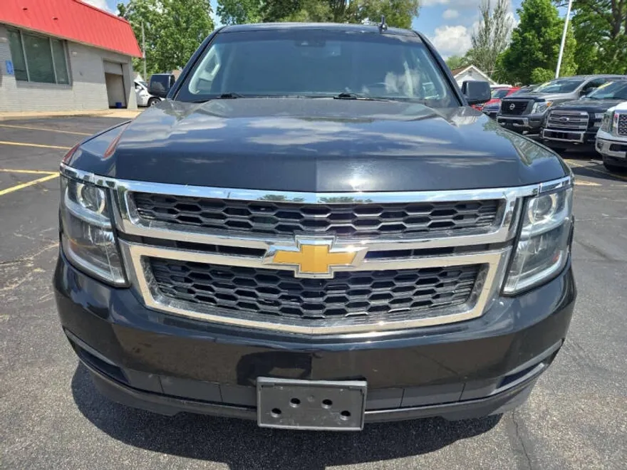 2018 Chevrolet Suburban LT photo 1