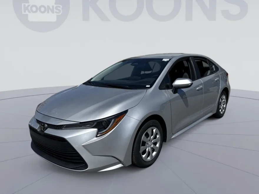 2025 Toyota Corolla LE photo 1